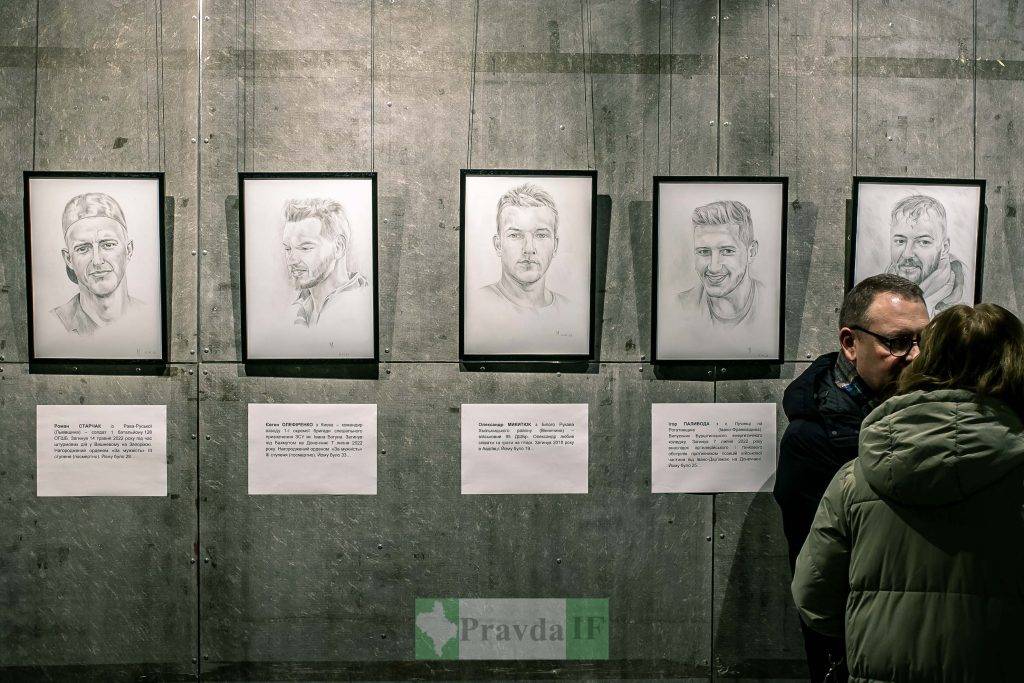 виставка портретів полеглих військових,Виставка портретів Звитяжці,Письменник Богдан Томенчук