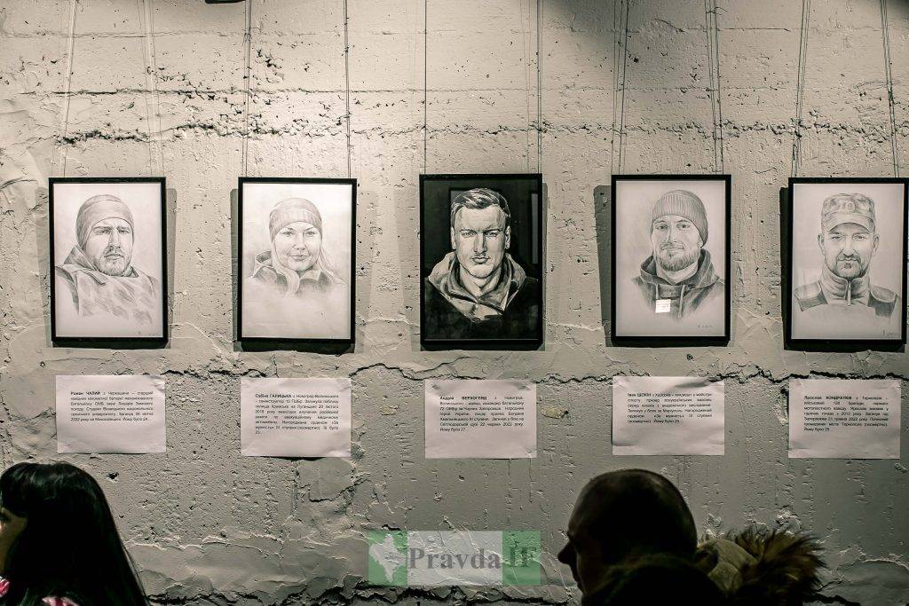 виставка портретів полеглих військових,Виставка портретів Звитяжці,Письменник Богдан Томенчук