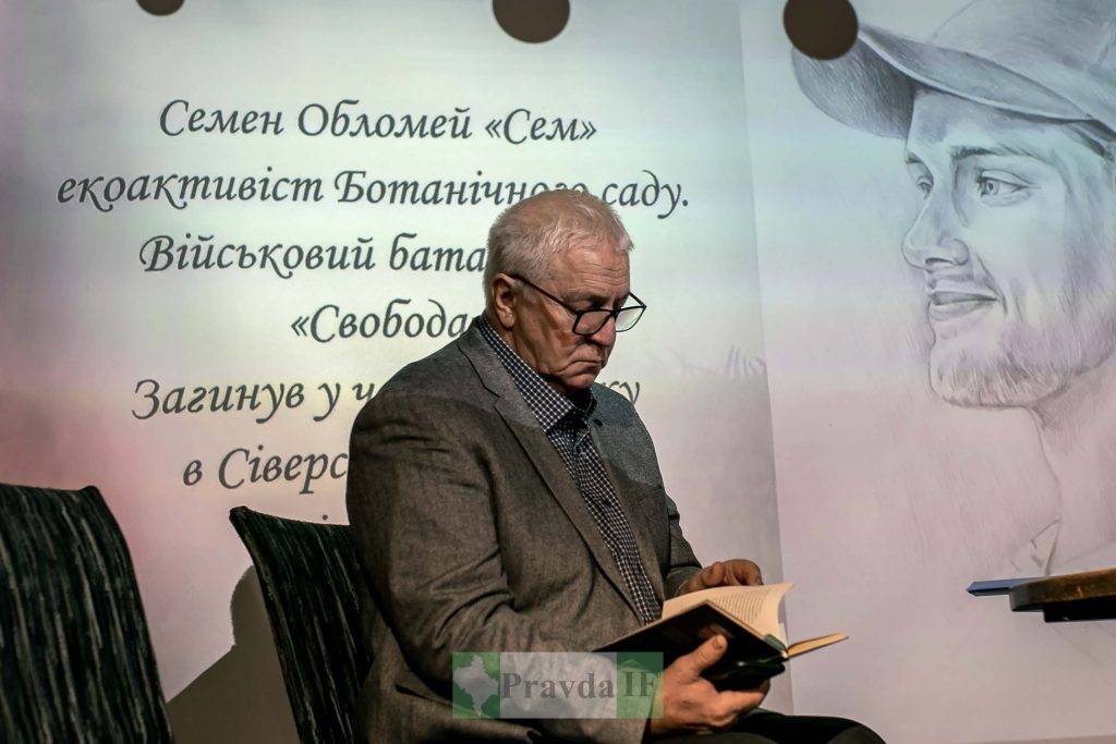 виставка портретів полеглих військових,Виставка портретів Звитяжці,Письменник Богдан Томенчук