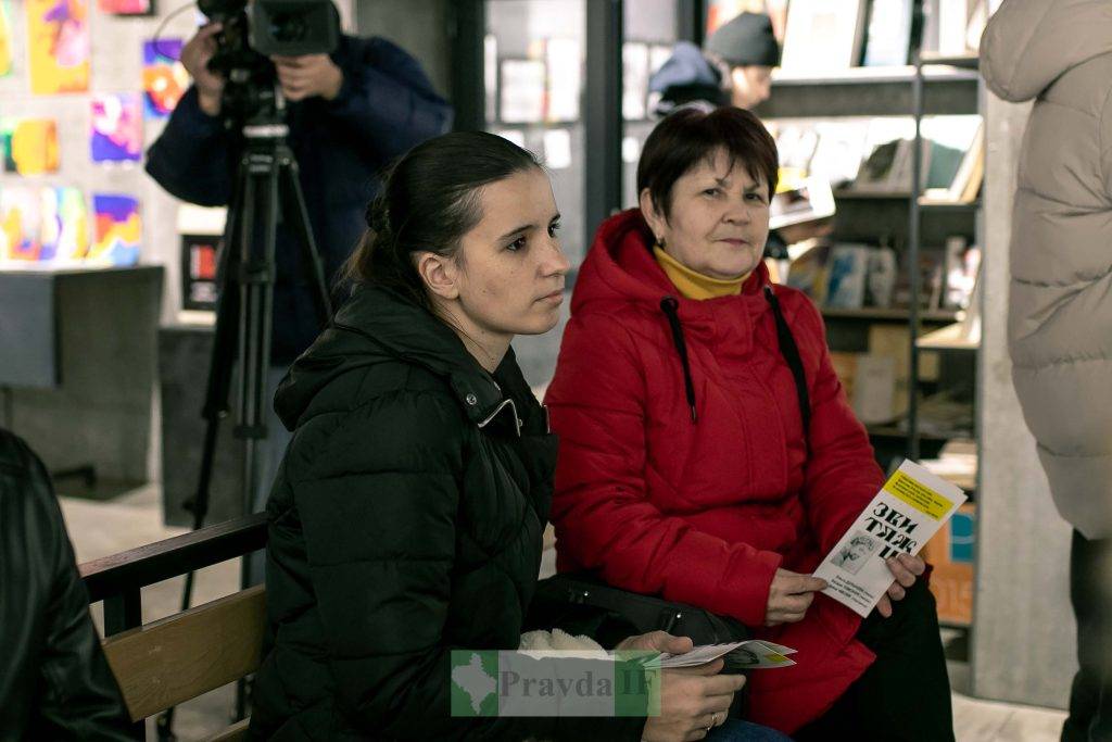 виставка портретів полеглих військових,Виставка портретів Звитяжці,Письменник Богдан Томенчук