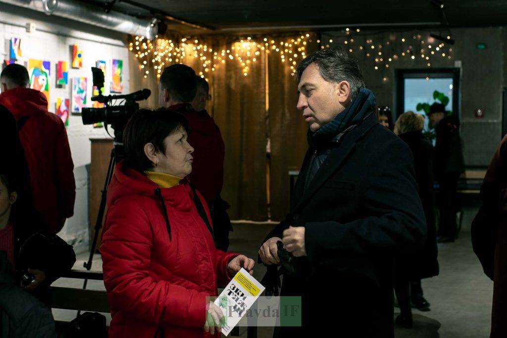 виставка портретів полеглих військових,Виставка портретів Звитяжці,Письменник Богдан Томенчук