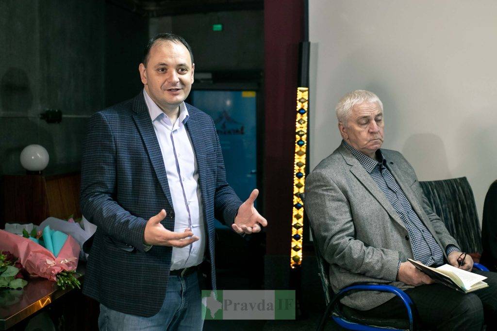 виставка портретів полеглих військових,Виставка портретів Звитяжці,Письменник Богдан Томенчук