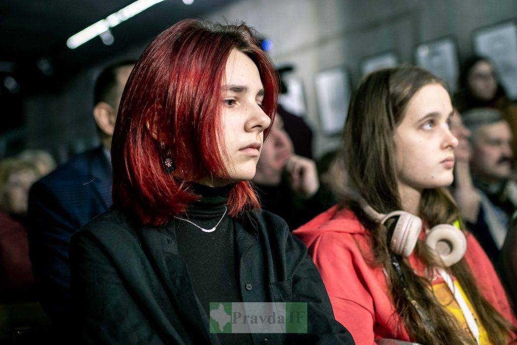 виставка портретів полеглих військових,Виставка портретів Звитяжці,Письменник Богдан Томенчук