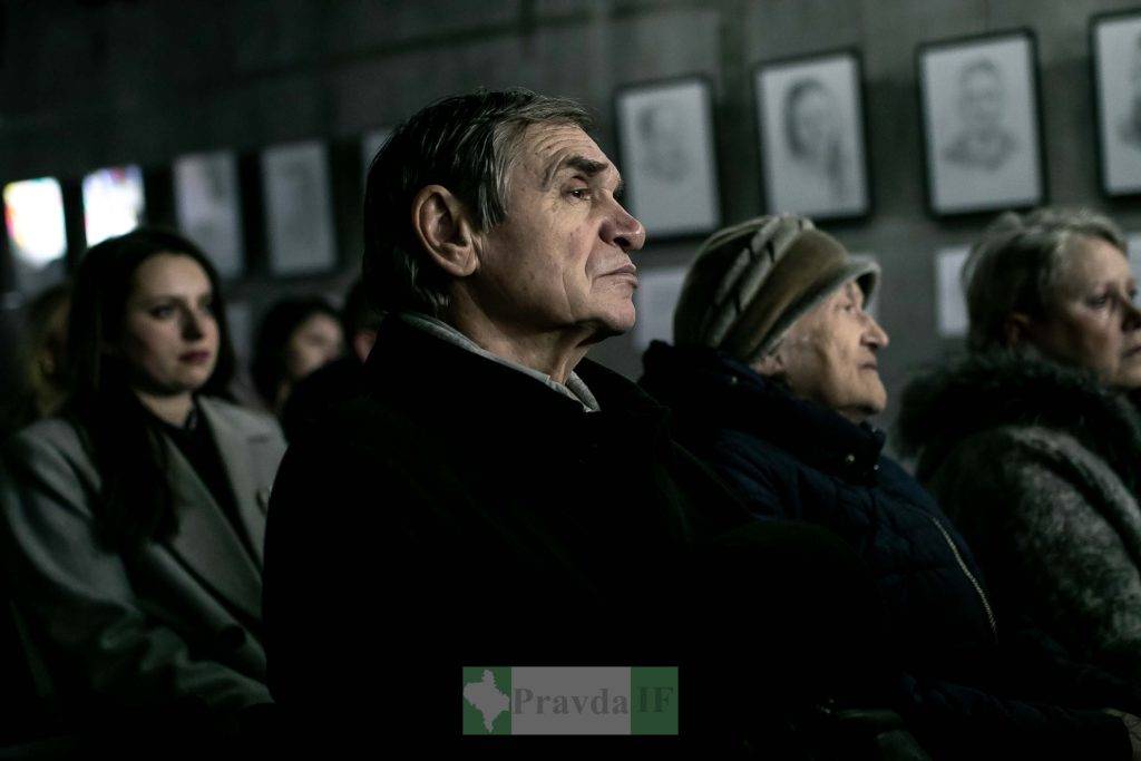 виставка портретів полеглих військових,Виставка портретів Звитяжці,Письменник Богдан Томенчук