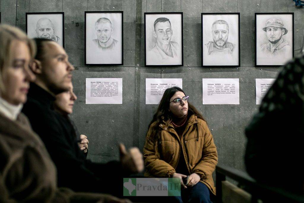 виставка портретів полеглих військових,Виставка портретів Звитяжці,Письменник Богдан Томенчук