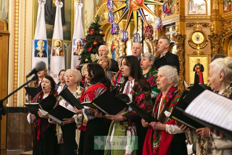 На Майзлях колядували для військових та їхніх родин