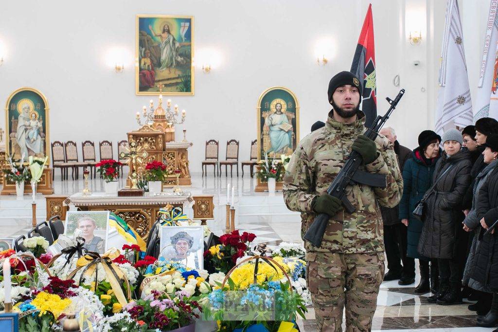 Франківці провели в останню путь 18-річного Героя Тараса Стахіва. ФОТОРЕПОРТАЖ