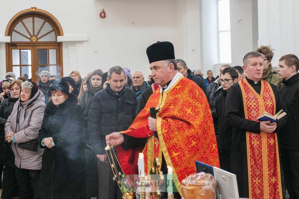 Франківці провели в останню путь 18-річного Героя Тараса Стахіва. ФОТОРЕПОРТАЖ