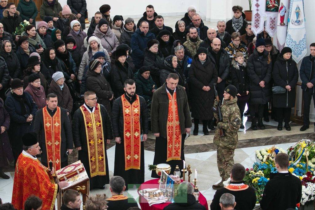 Франківці провели в останню путь 18-річного Героя Тараса Стахіва. ФОТОРЕПОРТАЖ