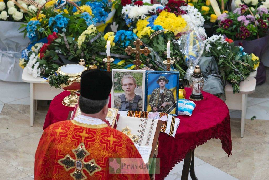 Франківці провели в останню путь 18-річного Героя Тараса Стахіва. ФОТОРЕПОРТАЖ