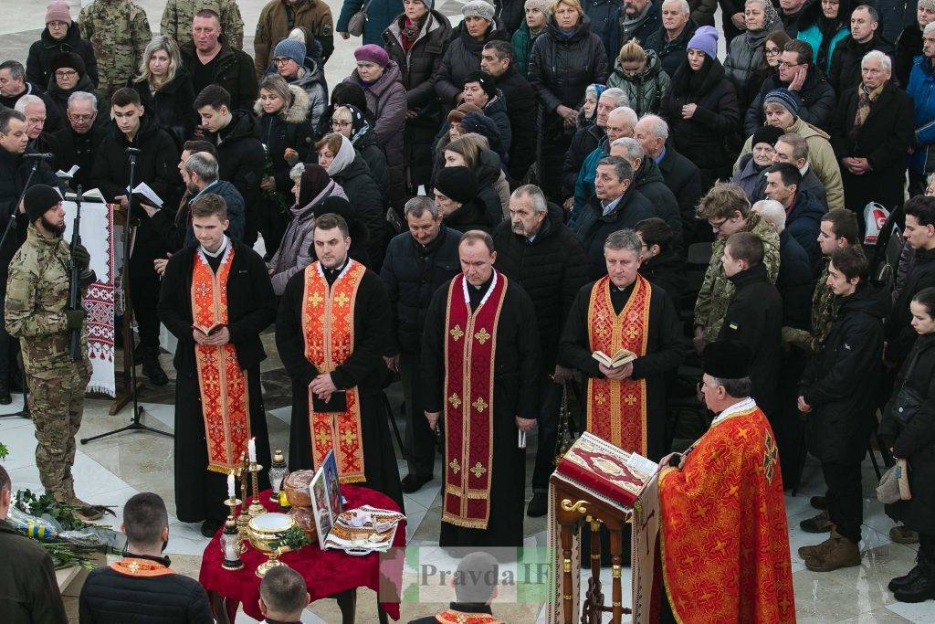 Франківці провели в останню путь 18-річного Героя Тараса Стахіва. ФОТОРЕПОРТАЖ