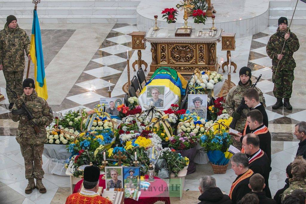 Франківці провели в останню путь 18-річного Героя Тараса Стахіва. ФОТОРЕПОРТАЖ