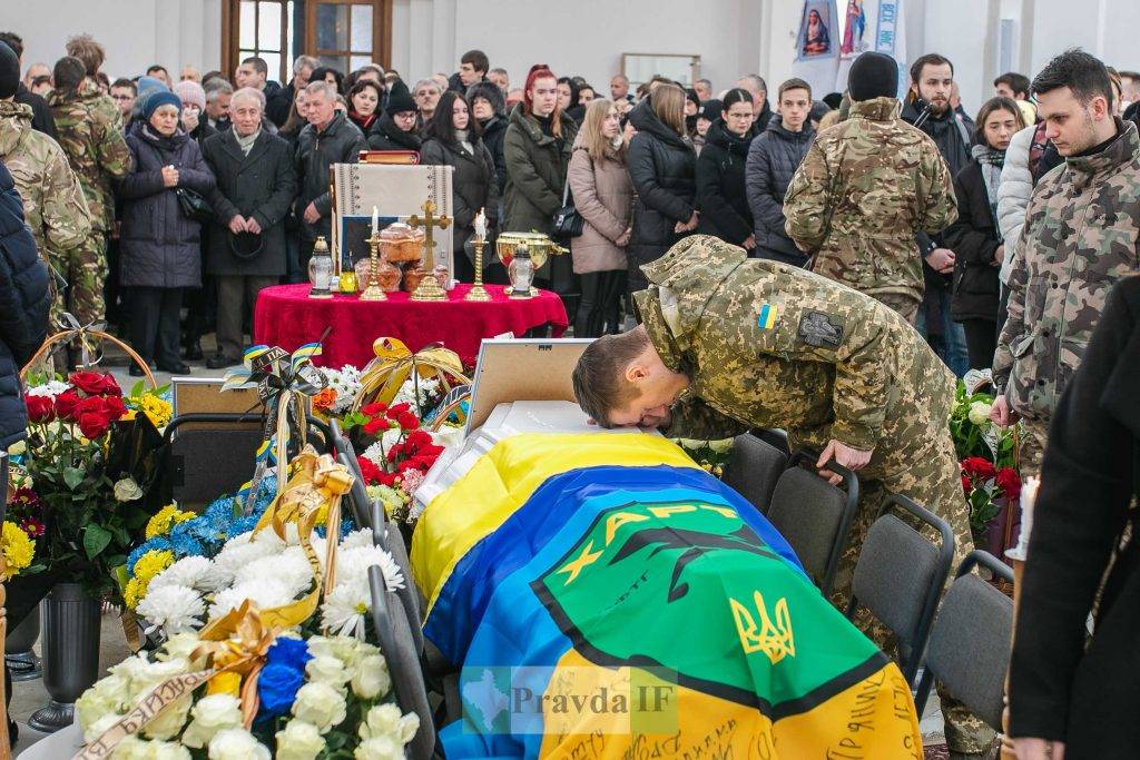 Франківці провели в останню путь 18-річного Героя Тараса Стахіва. ФОТОРЕПОРТАЖ