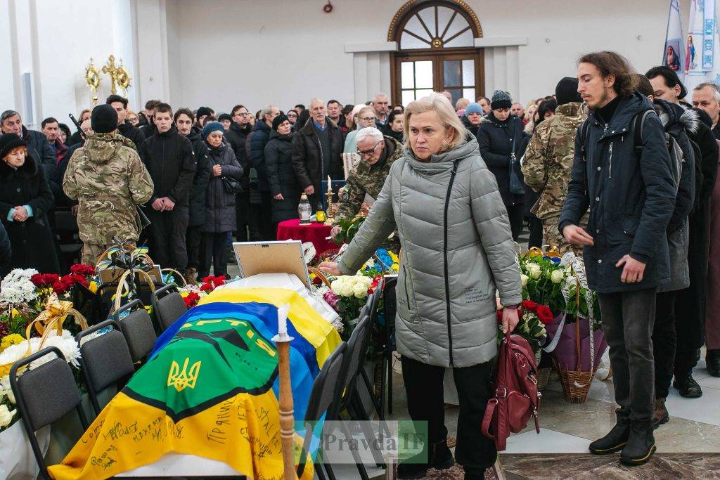 Франківці провели в останню путь 18-річного Героя Тараса Стахіва. ФОТОРЕПОРТАЖ