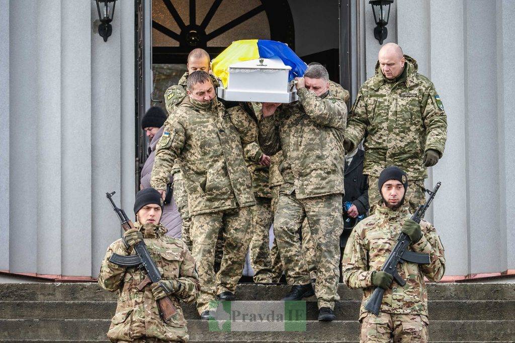 Франківці провели в останню путь 18-річного Героя Тараса Стахіва. ФОТОРЕПОРТАЖ