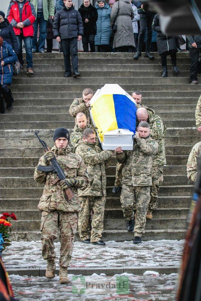 Франківці провели в останню путь 18-річного Героя Тараса Стахіва. ФОТОРЕПОРТАЖ