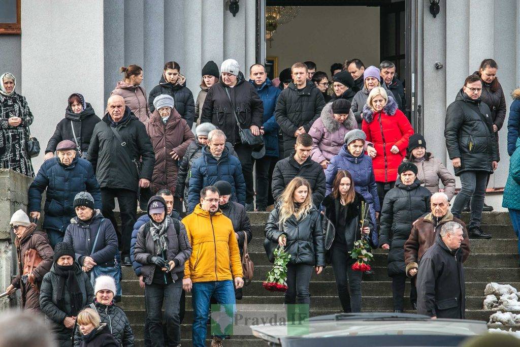 Франківці провели в останню путь 18-річного Героя Тараса Стахіва. ФОТОРЕПОРТАЖ