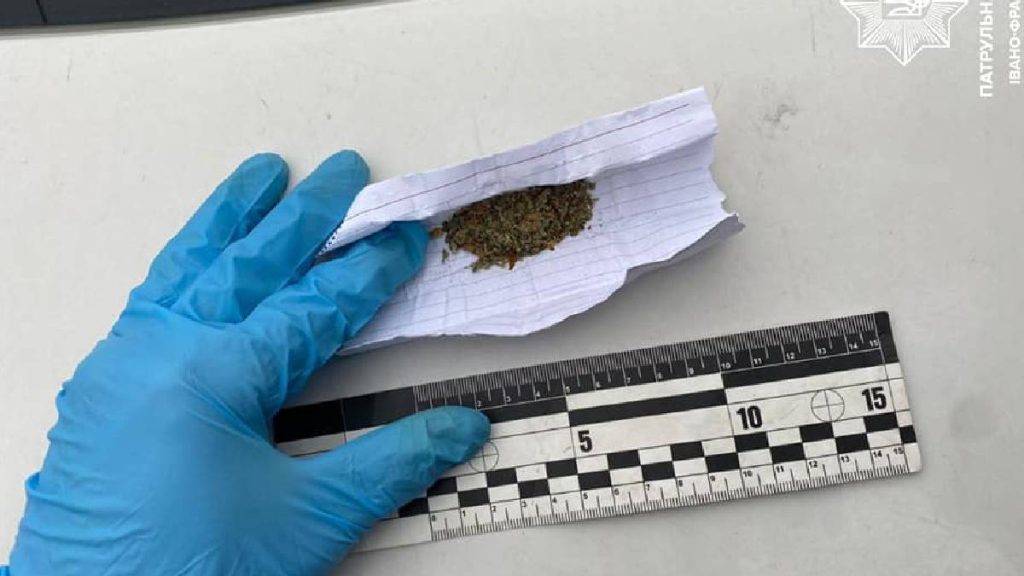 У Франківську виявили двох чоловіків із наркотиками
