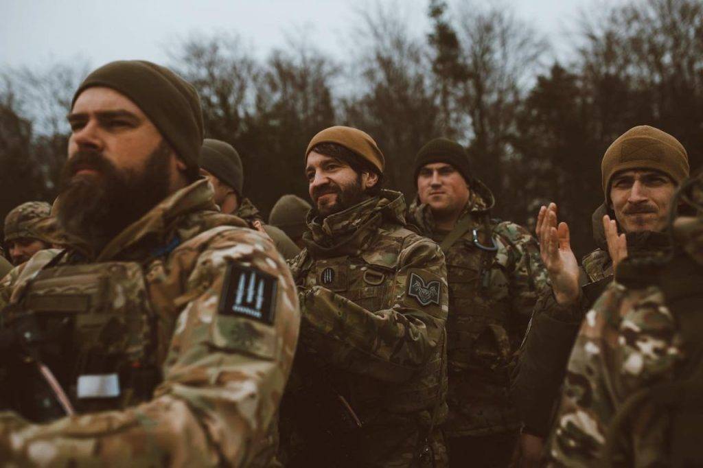 Прикарпатець Дмитро "Да Вінчі" Коцюбайло привів до присяги бійців свого підрозділу "Вовки Да Вінчі"