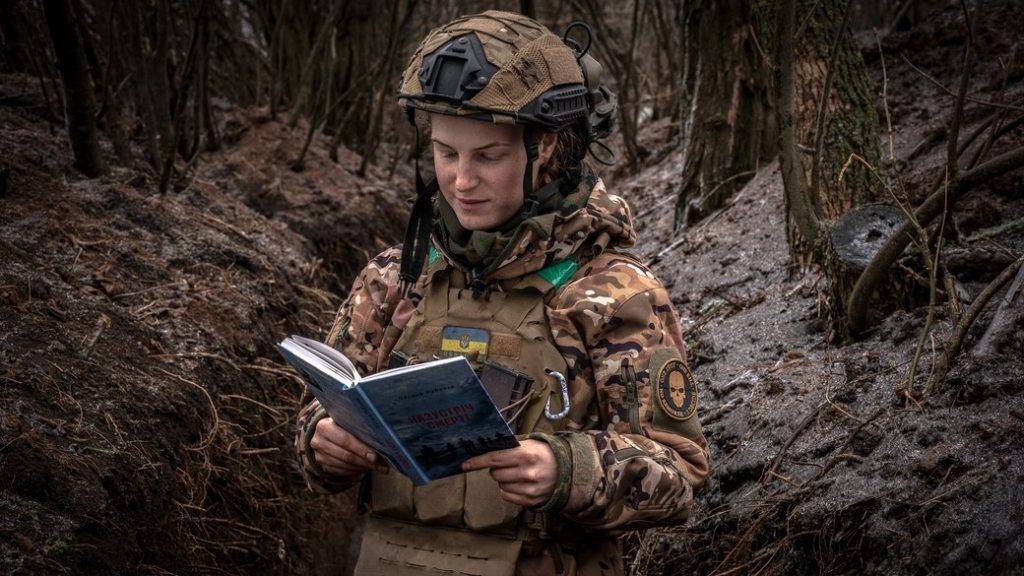 Кулеметниця з Прикарпаття видала збірку поезій, написану на передовій