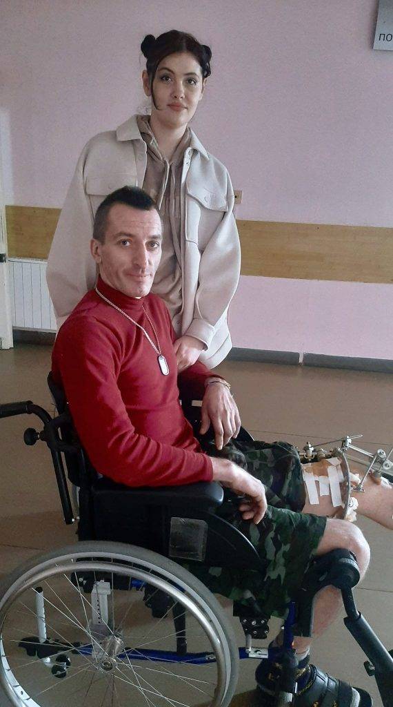 Поранений солдат з Франківщини, який проходить реабілітацію в ОКЛ, повінчався зі своєю коханою