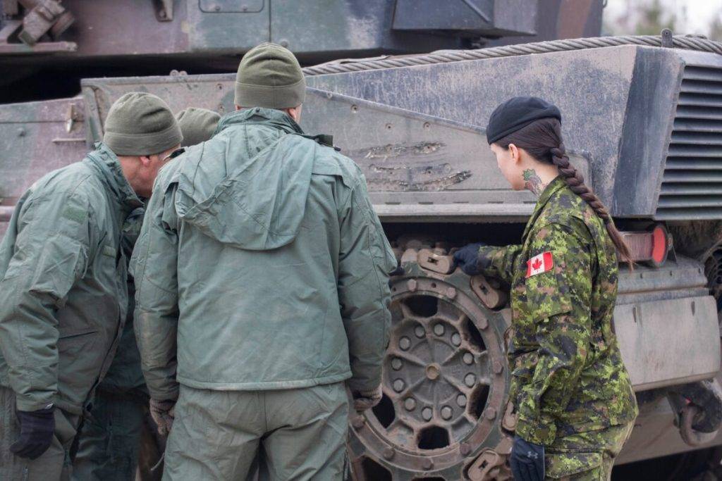У Польщі канадські інструктори навчають українських танкістів на Leopard