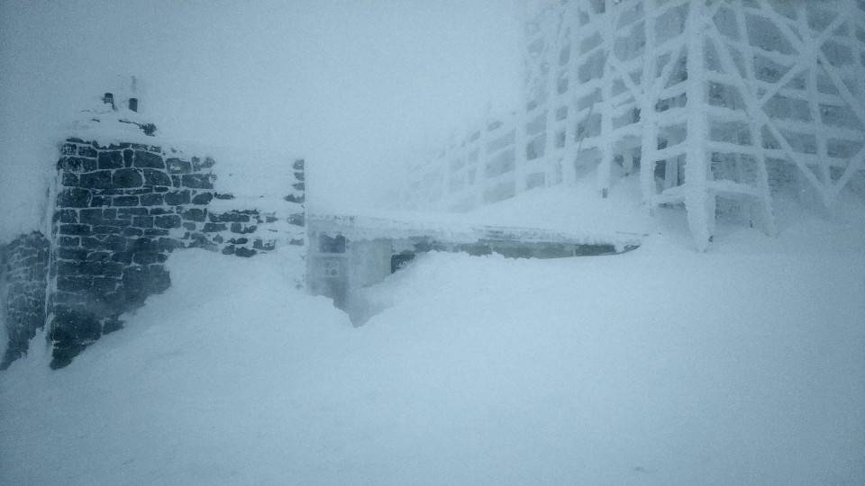 У Карпатах мороз вдарив до -12°С: туристів просять утриматися від походів в гори