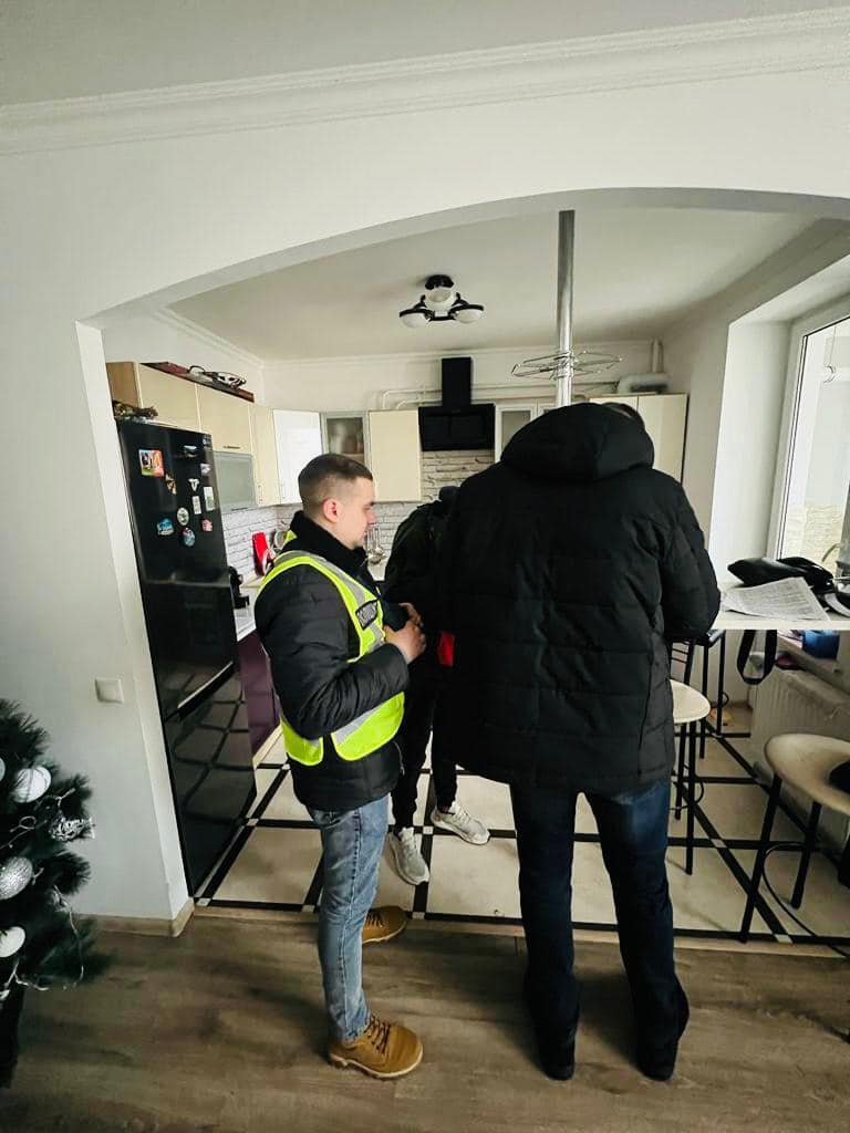 На Франківщині правоохоронці припинили діяльність групи наркоторговців,наркотики на прикарпатті,прикарпатська поліція