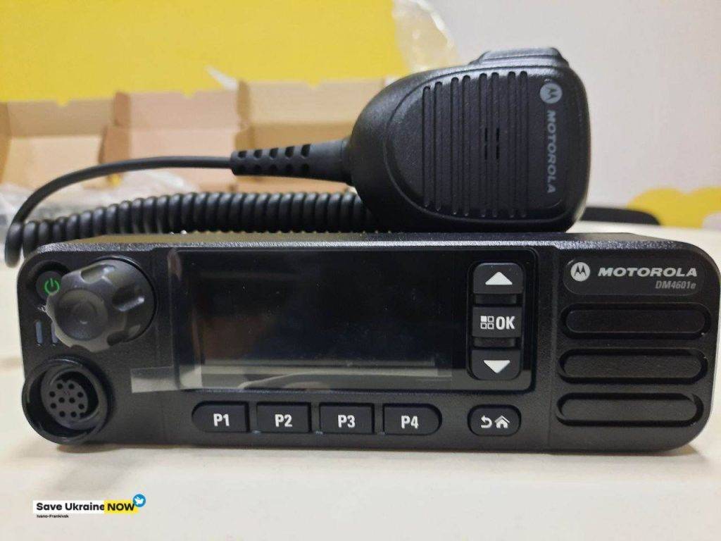 Волонтери #SaveUkraineNow відправили велику партію засобів зв’язку на передову