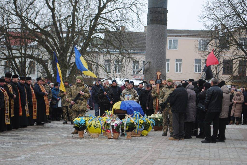 Рогатинська громада на колінах зустріла полеглого Героя Ярослава Залипка