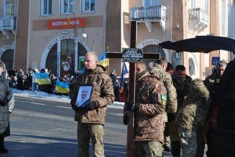 В Рогатині попрощалися із загиблим військовим Богданом Романчуком