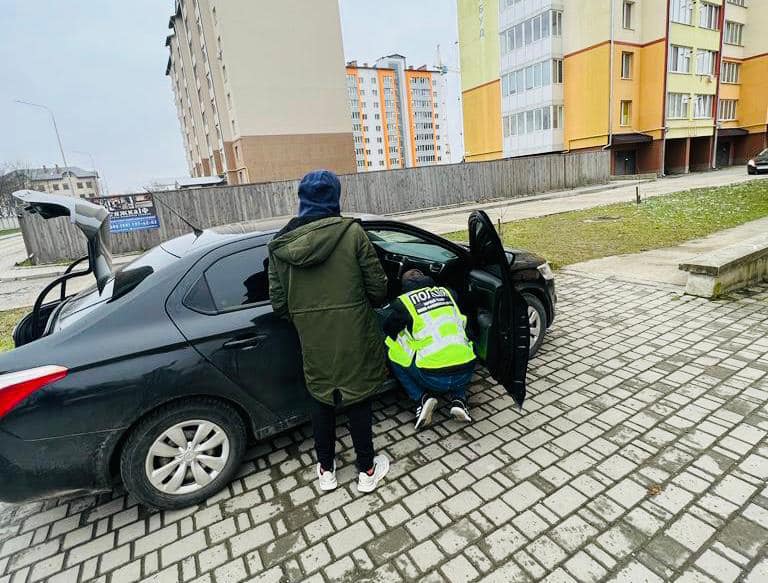 На Франківщині правоохоронці припинили діяльність групи наркоторговців,наркотики на прикарпатті,прикарпатська поліція