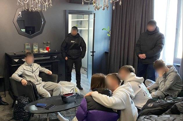 Поліція взялася за франківських ґвалтівників: вручено 2 підозри та 6 повісток - ЗМІ