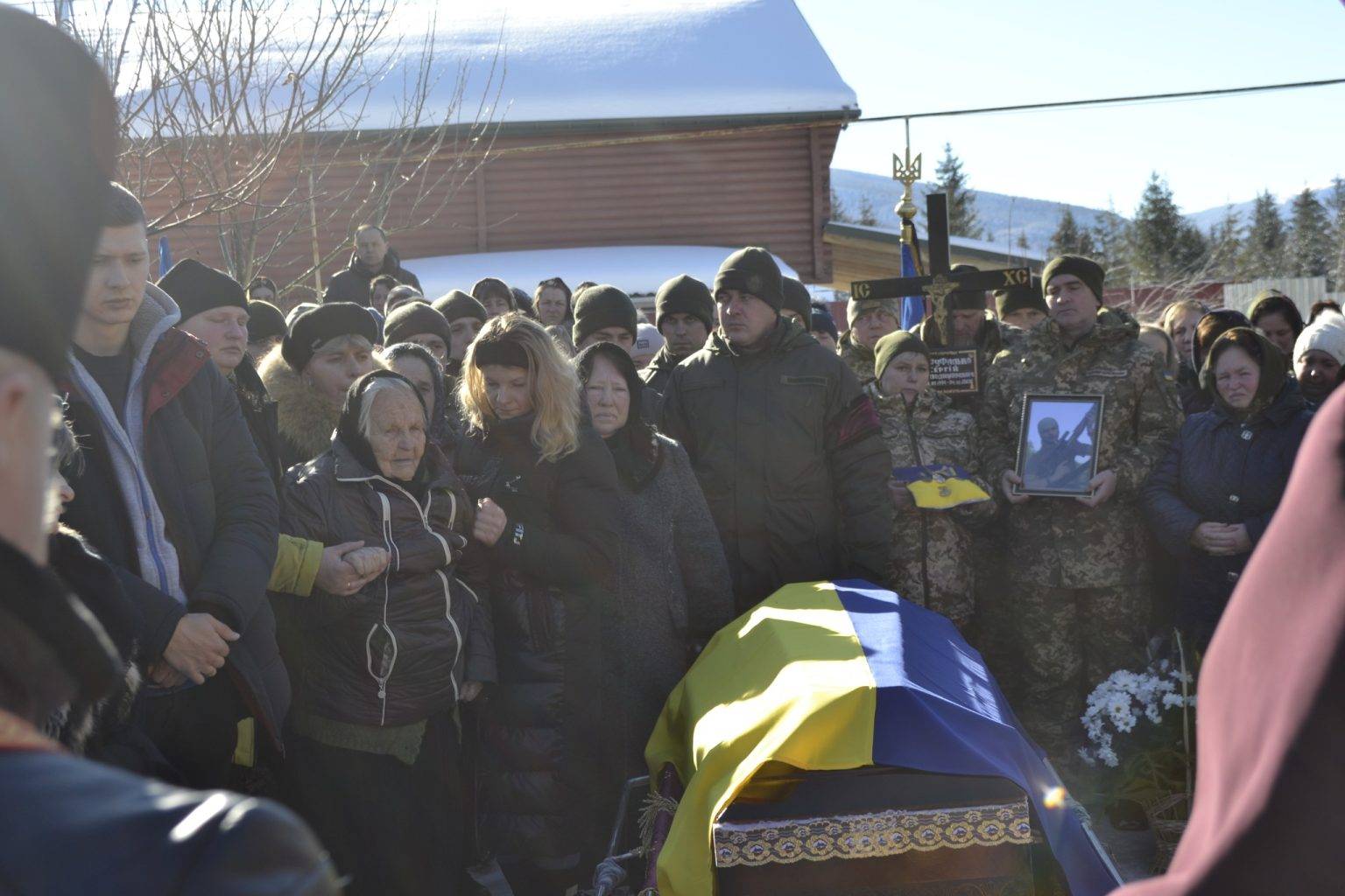 У Солотвинській громаді в останню дорогу провели двох полеглих Героїв