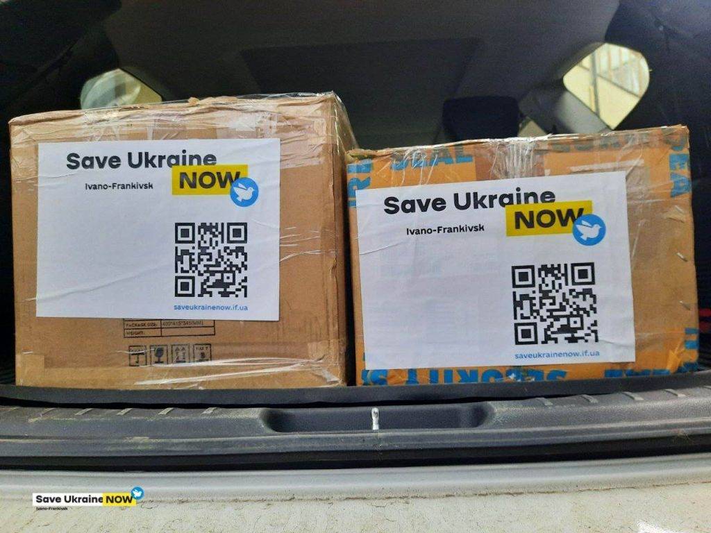 Волонтери #SaveUkraineNow відправили велику партію засобів зв’язку на передову