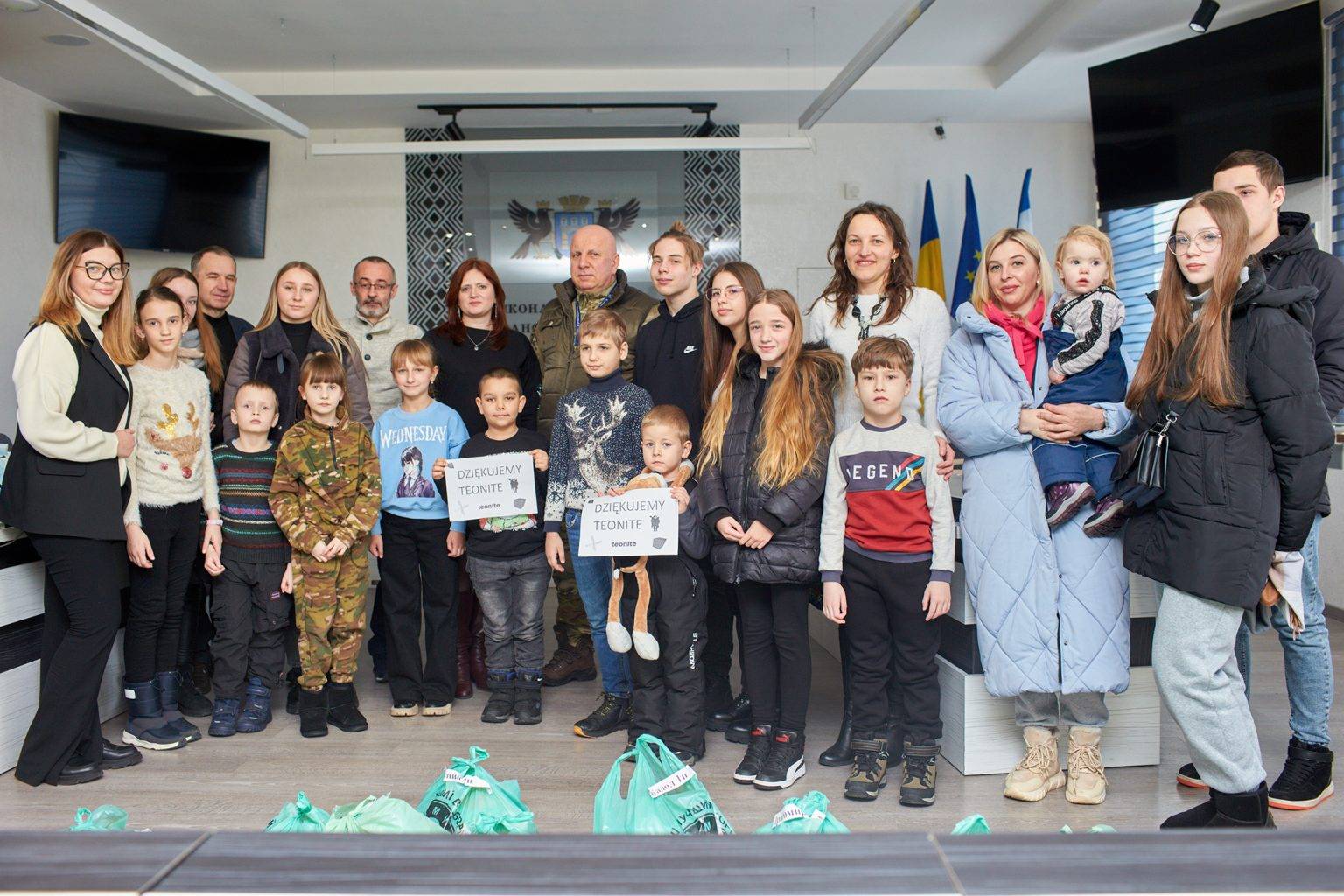 У Франківську родини загиблих захисників отримали допомогу від польських волонтерів ФОТО