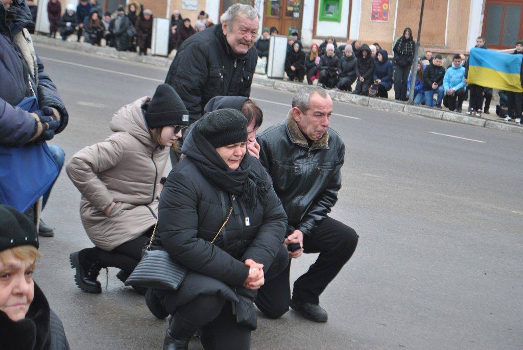 Рогатинська громада на колінах зустріла полеглого Героя Ярослава Залипка