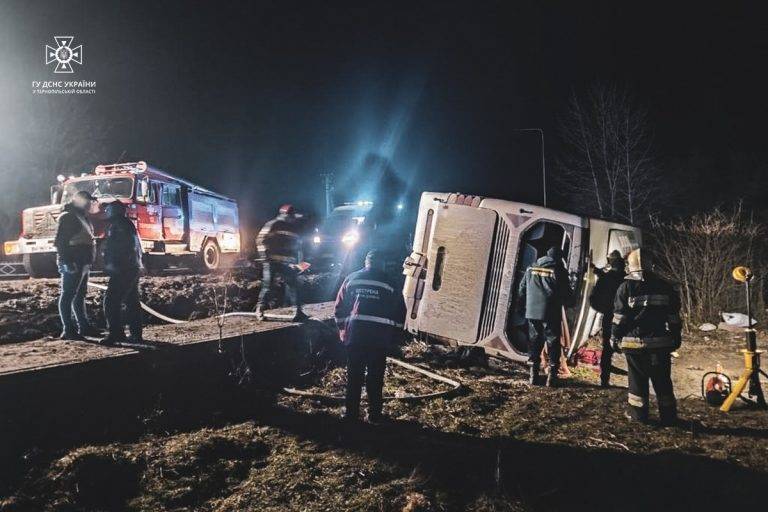 Відпочивальники з Буковелю потрапили в жахливу ДТП на Тернопільщині: є загиблі й травмовані