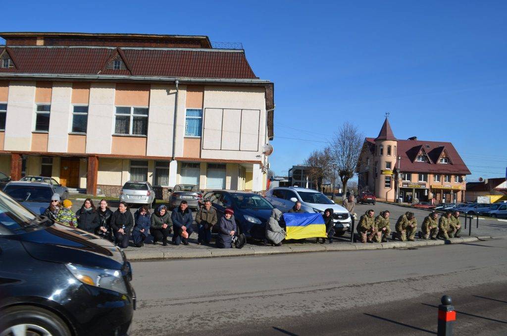 Галицька громада на колінах зустріла полеглого Героя Василя Ткачівського