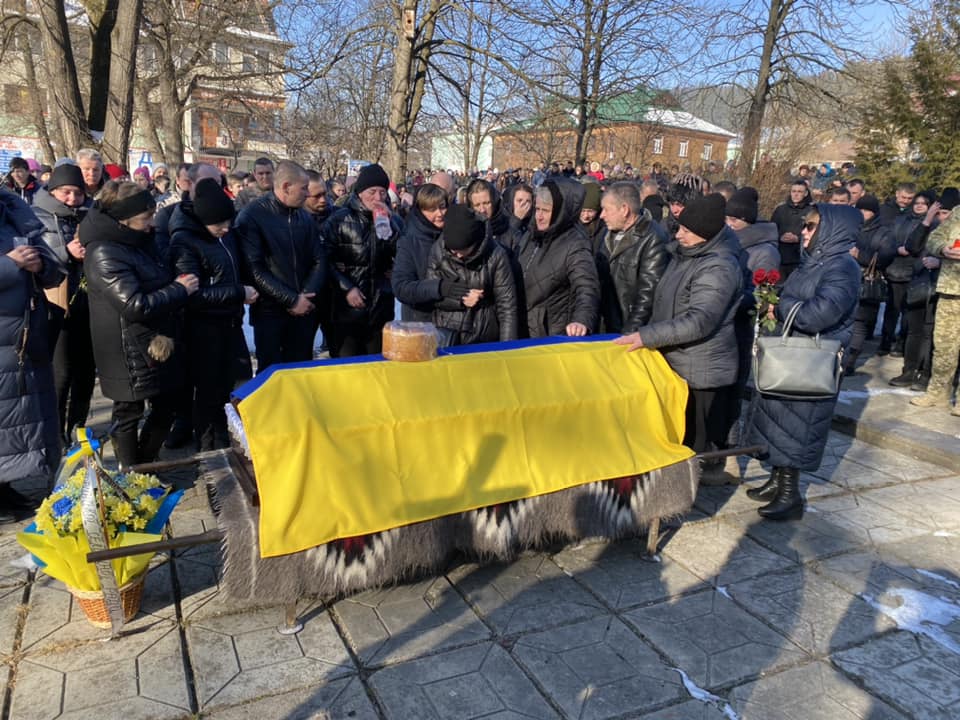 У Верховині віддали останню шану полеглому на війні Герою Михайлу Кознюку