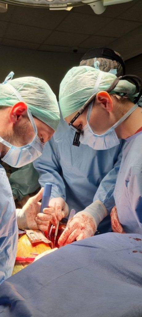 Франківські лікарі провели 72-річному чоловіку дві життєвонеобхідні операції на серці