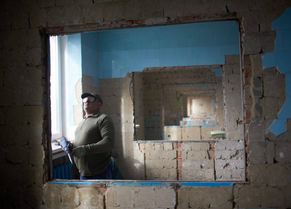 У Франківську проводять капітальний ремонт в акушерському корпусі "пологового будинку"