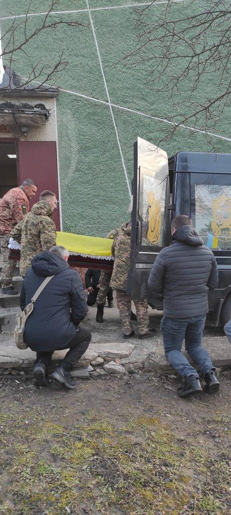 На Рожнятівщині зустріли тіло земляка – загиблого воїна Володимира Волошиновича