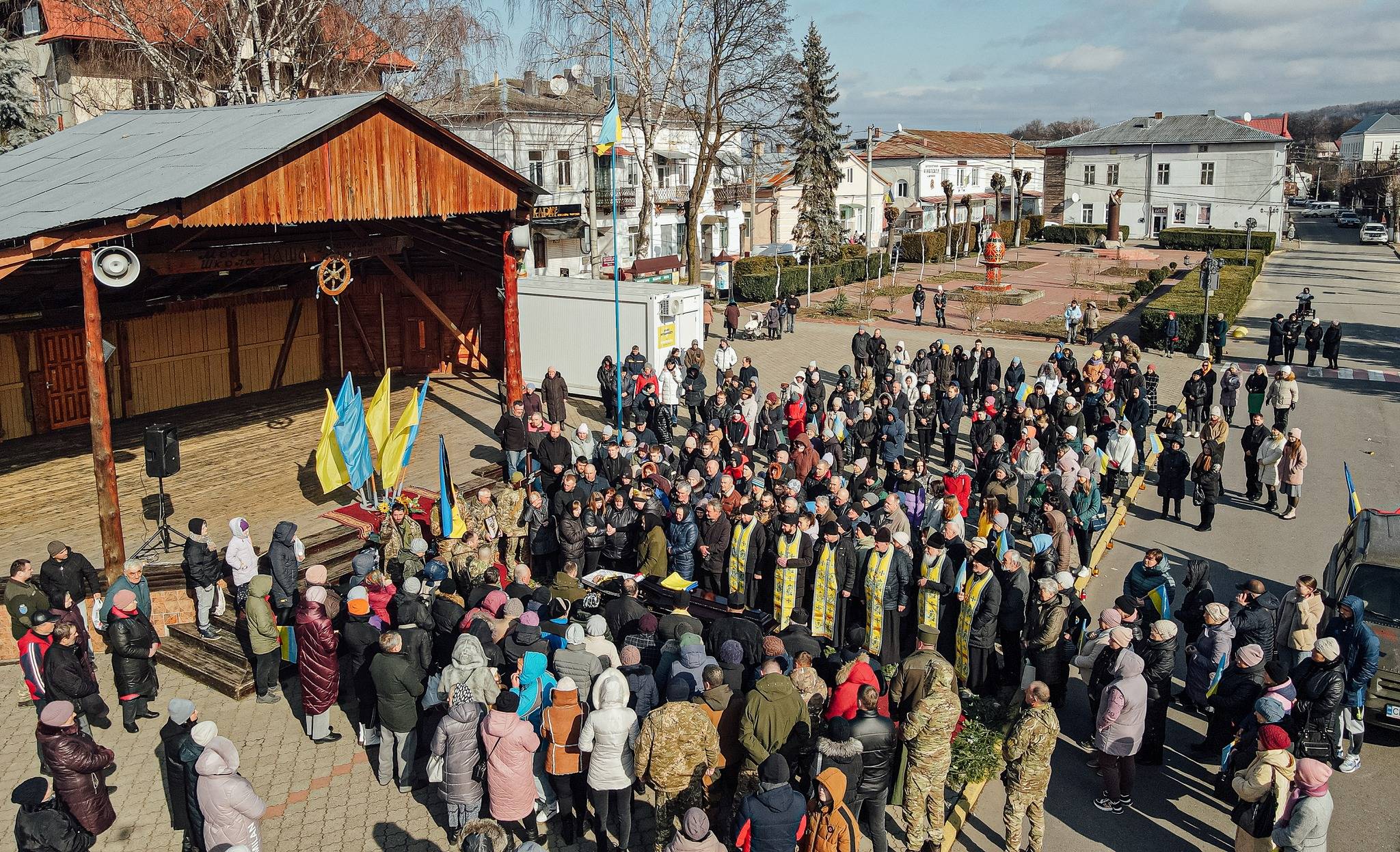 На Франківщині в сльозах та навколішки зустріли полеглого воїна Івана Маковійчука,прикарпатець загинув на війні,війна в  україні