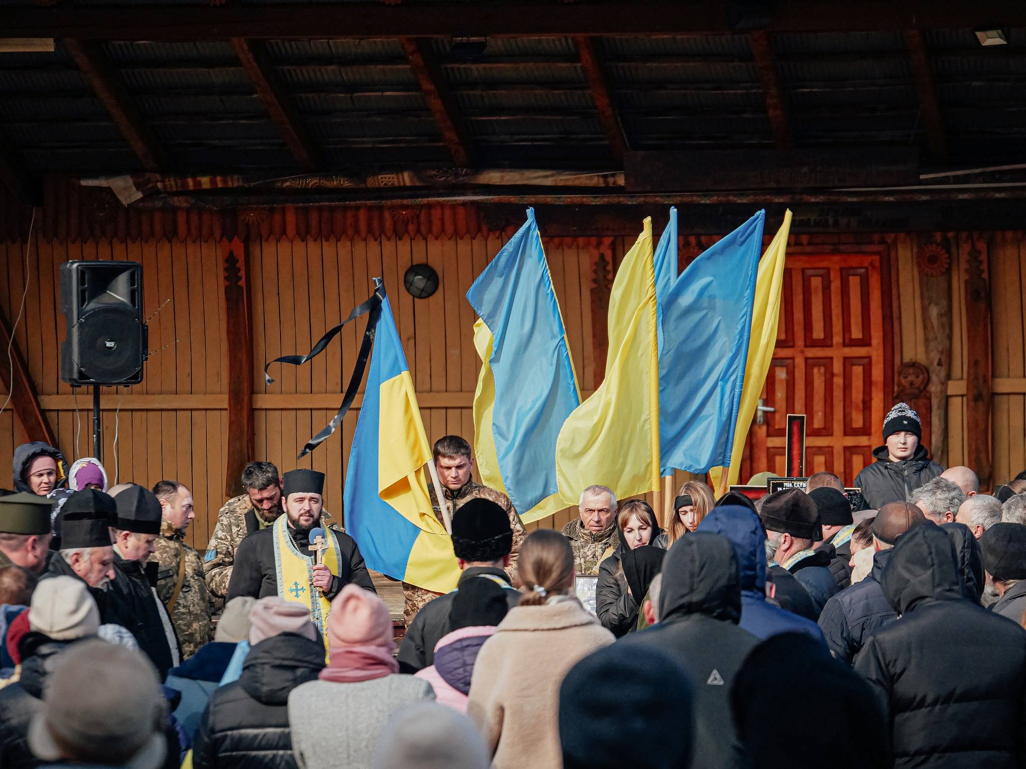 На Франківщині в сльозах та навколішки зустріли полеглого воїна Івана Маковійчука,прикарпатець загинув на війні,війна в  україні