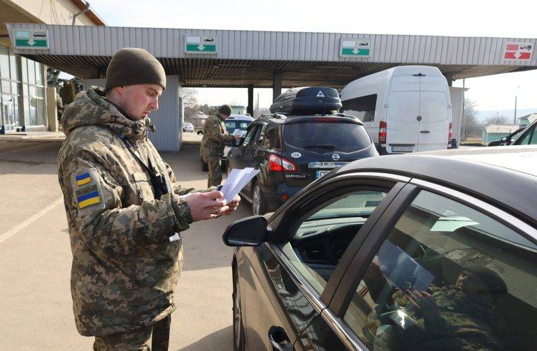 На Буковині виявили двох мешканців київської області з підробленими документами