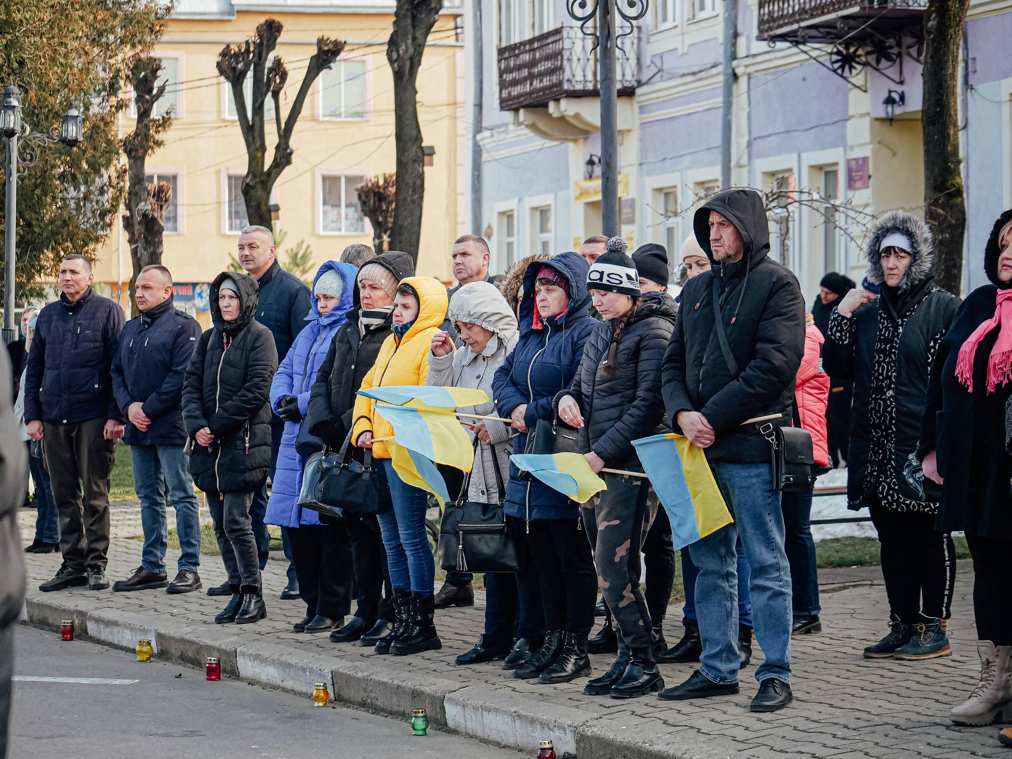 На Франківщині в сльозах та навколішки зустріли полеглого воїна Івана Маковійчука,прикарпатець загинув на війні,війна в  україні
