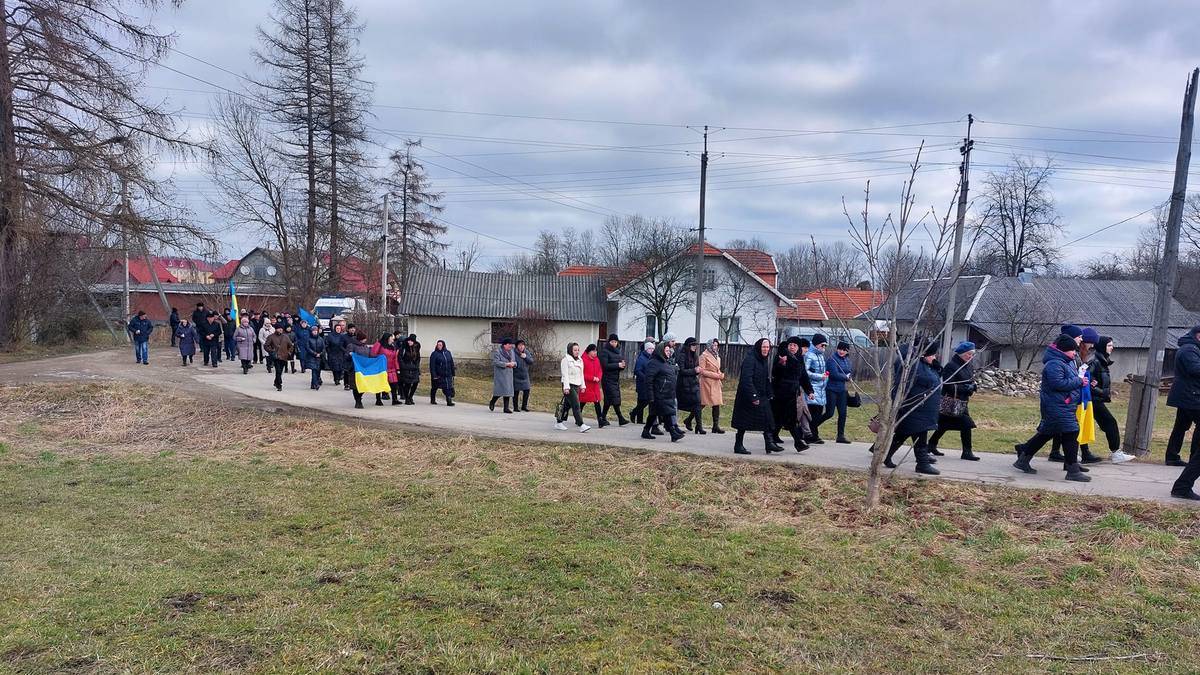 На Косівщину прибув скорботний кортеж з тілом Героя,прикарпатець загинув на війні,війна в україні