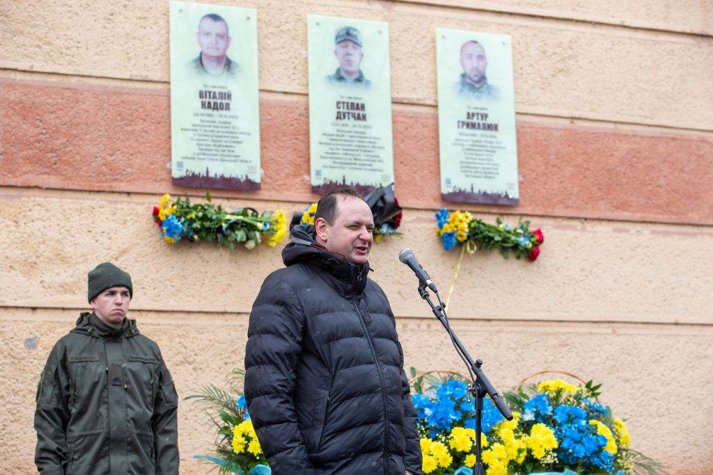 Одразу три анотаційні дошки, загиблим у московсько-українській війні, відкрили у Франківську