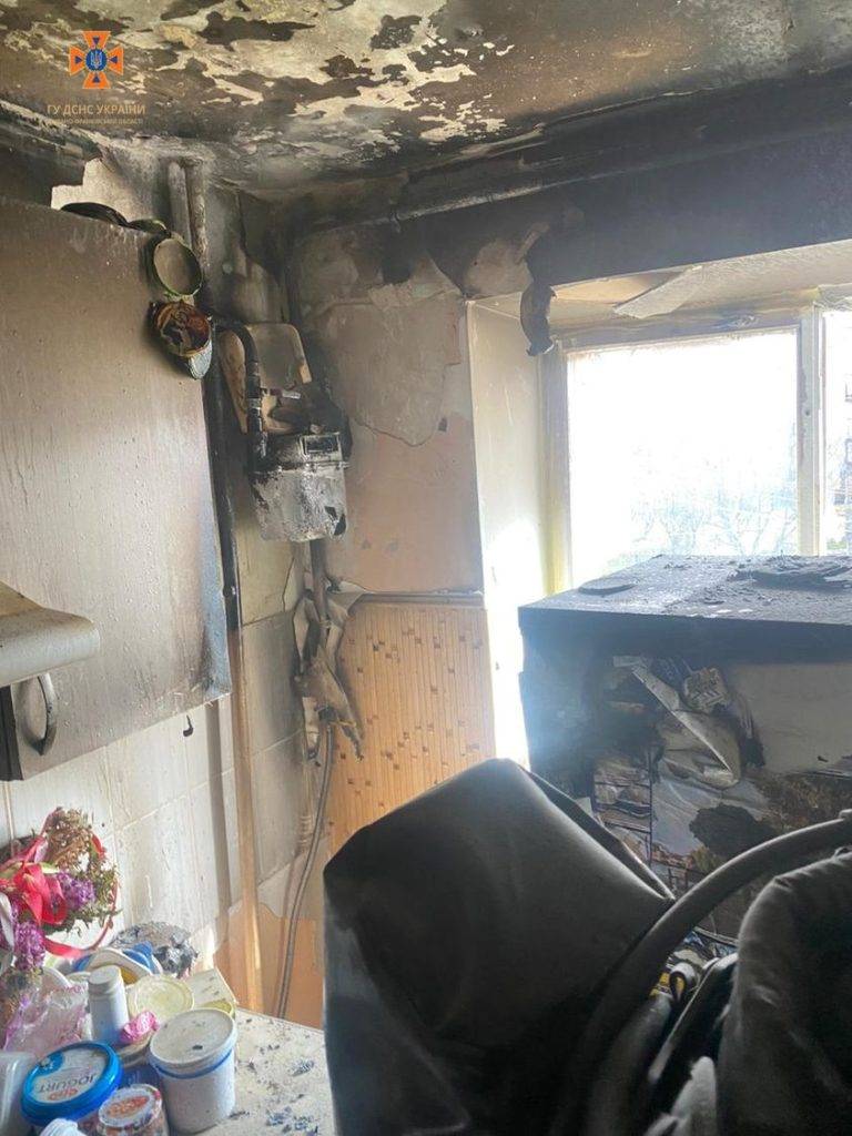 У Франківську під час пожежі в квартирі ледь не загинула літня жінка